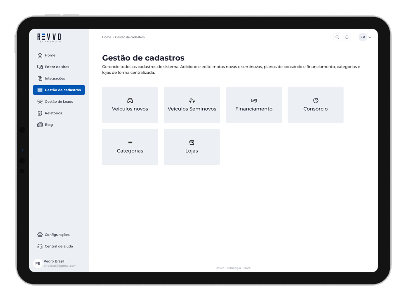 Tela de Gestão de Cadastros – Plataforma Revvo